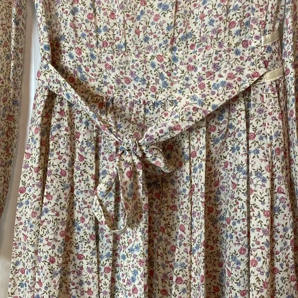 Vintage Cottage Core Gunne Sax Ditsy Floral and Lace Prairie Maxi Dress - Picture 11 of 17